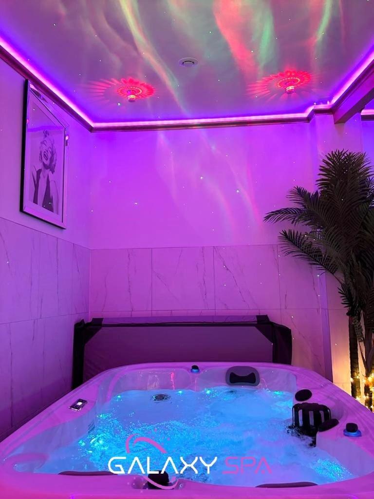 Galaxy Spa - Suite Jupiter Jacuzzi Privatif Champigneulles Eksteriør bilde