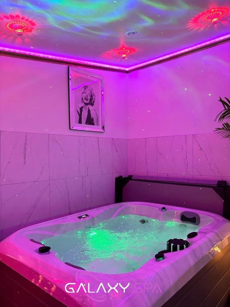 Galaxy Spa - Suite Jupiter Jacuzzi Privatif Champigneulles Eksteriør bilde